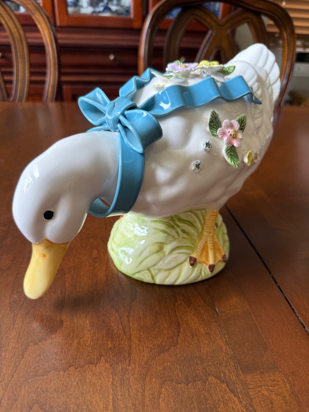 VTG Large ceramic Duck with 3D ribbon & flowers figurine Artistic Gifts 11”x7.5”